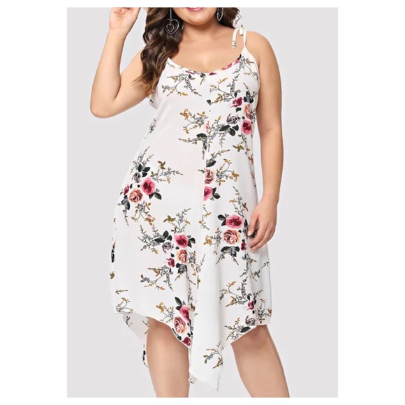 Dresses & Skirts - ➕Floral Asymmetrical Hem Dress